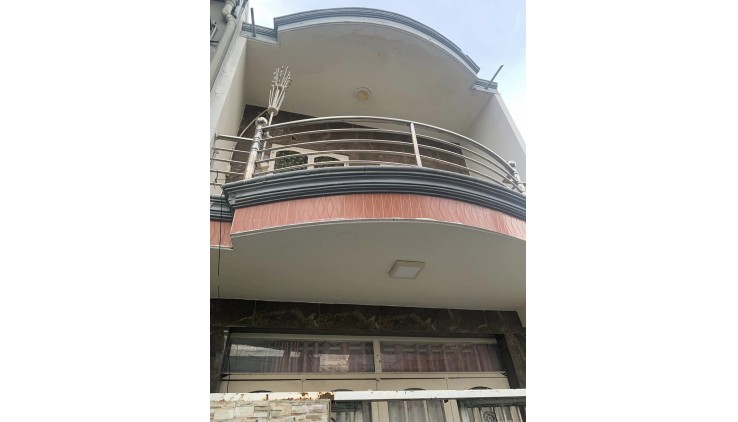 Bán nhà HXH gần chợ Phạm Thế Hiển, DTSD 80m2, kinh doanh sầm uất, 3,8 tỷ TL chủ